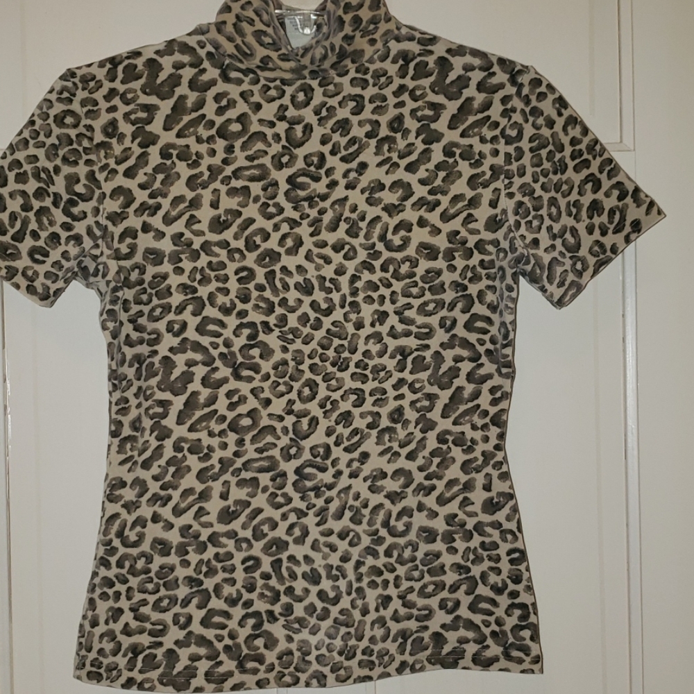 Leopard short sleeve turtleneck